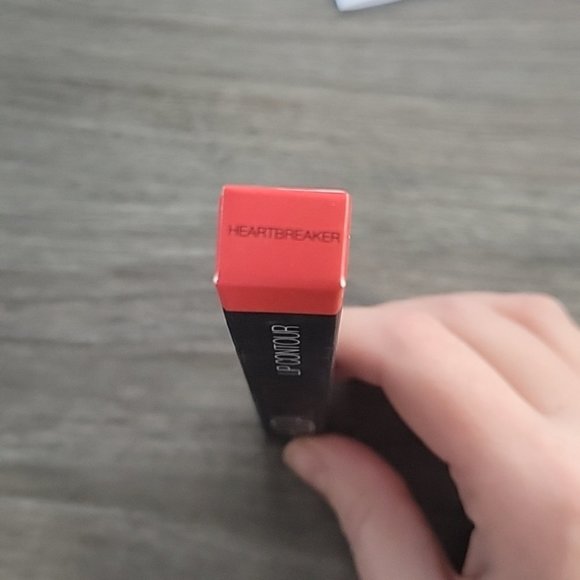 Huda Beauty - Lip Contour in HEARTBREAKER - Picture 5 of 5